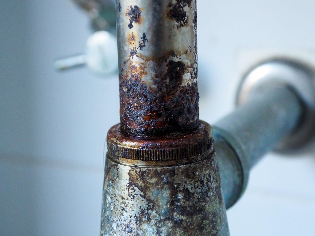 corroded sink pipes