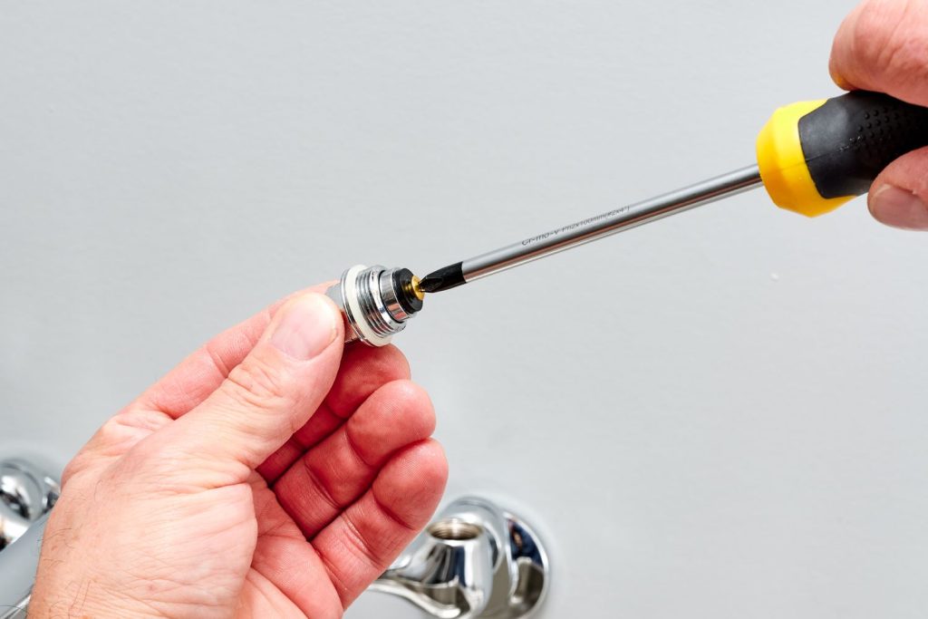 use screwdriver on faucet