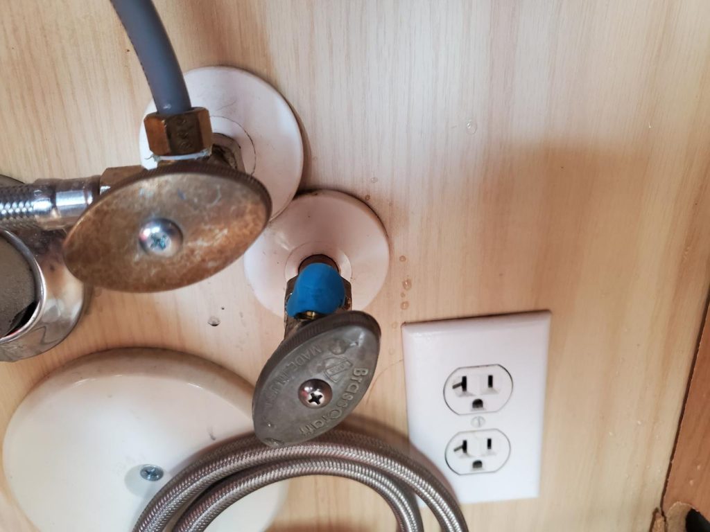 turn water valve off